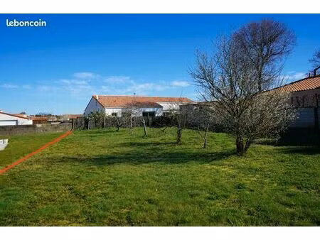 terrain 438 m2