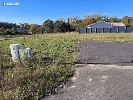 terrain 563 m² bougue