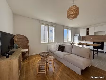 t3 en duplex rénové - ruban bleu saint-nazaire