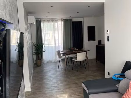 t3 traversant entièrement rénové -2 chambres -balcon- parking privé -garage -climatisation