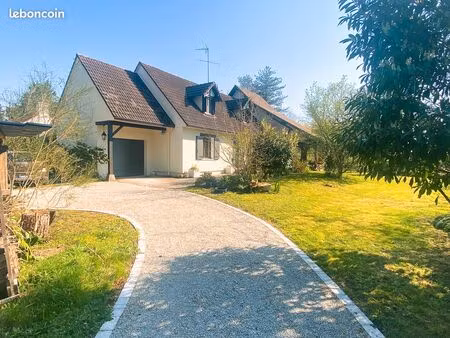 maison familiale - quartier calme et verdoyant - proche des commerces