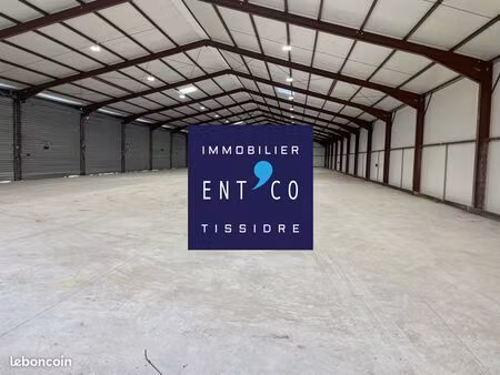 entrepôt 1680 m² bon-encontre