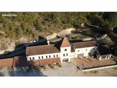 bâtisse de 550 m2 en périgord noir