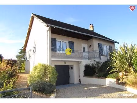 maison lumineuse et bien entretenue