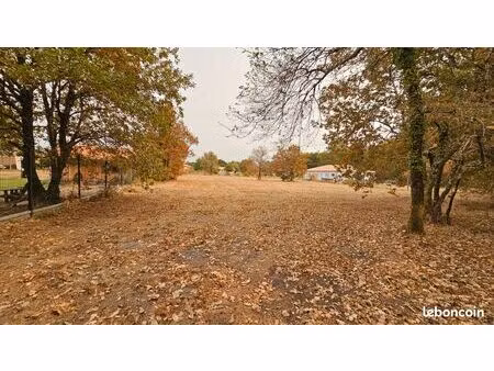 beau terrain 2200 m2