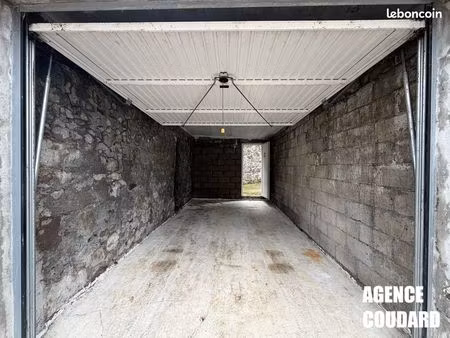 parking/box 16 m² mont-dore