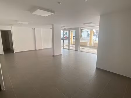 local commercial 81 m² – centre bourg - vitrine + accès pmr