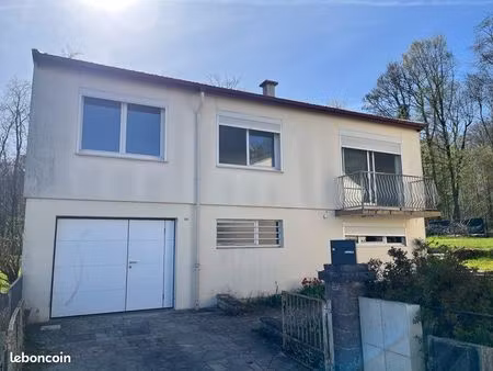 maison lumineuse avec grand terrain