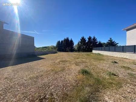 terrain 692 m² cremieu