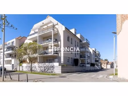 appartement 3 pièces avec balcon et deux places de parking en sous-sol