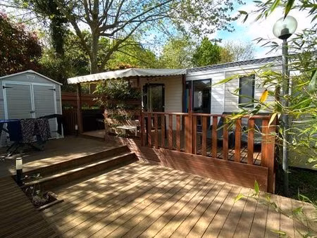 mobilhome de 36m2 et une terrasse