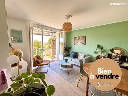 rezé - proche place du 8 mai - appartement 3 chambres avec balcon