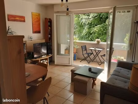 agreable t3 +garage calme et très proche de toutes les commodités