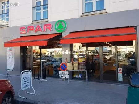 commerce alimentaire 400 m²