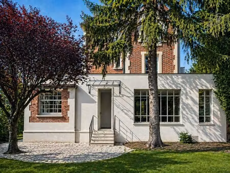 maison de luxe à louer dans le quartier petit garches