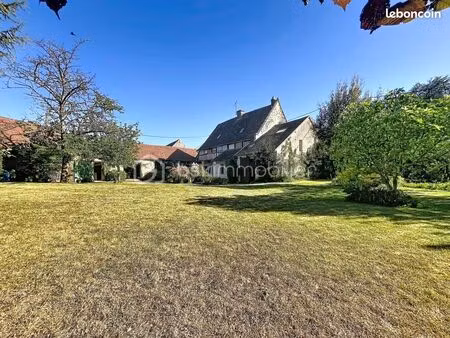 maison 7 pièces 261 m²