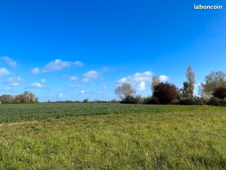 terrain 730 m² azay le rideau