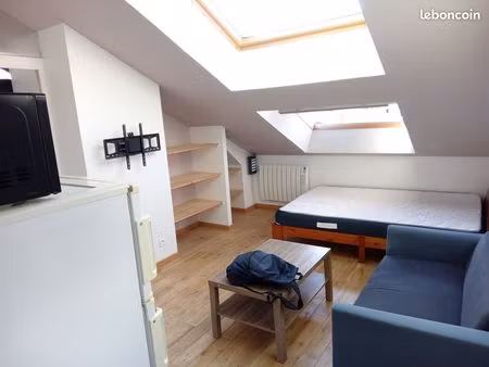 studio 24 m² au sol centre face à salle des fêtes