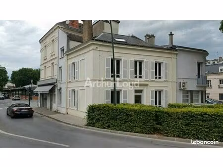bureau 125 m²