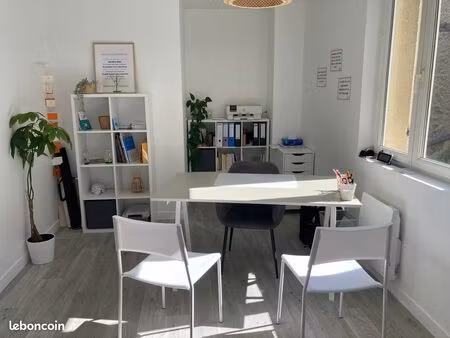 bureau dans un espace partagé