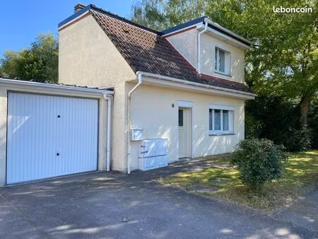 maison individuelle avec jardin et garage