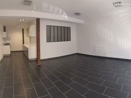 t2 libre dans copropriété agréable et au calme centre donnery  proximité immédiate canal d