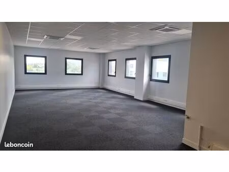 bureau à louer – 72 m² – genay (69730)