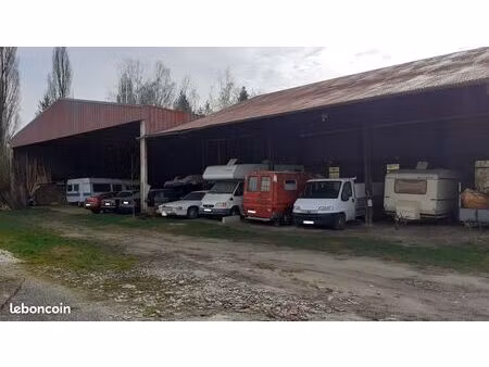 place de parking sous hangar hivernage