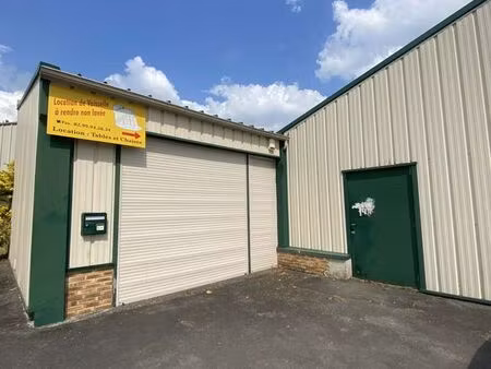 local 307 m² lécousse