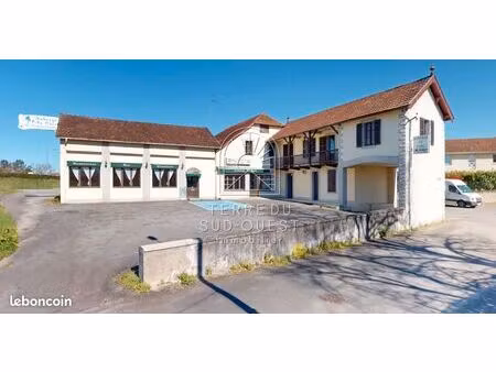 maison 16 pièces 378 m²