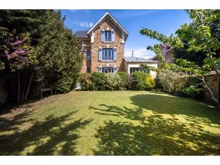 maison de luxe à vendre dans le quartier nouveau chesnay