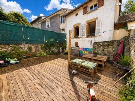 duplex avec fort potentiel – 100 m² + terrasse + caves aménageables