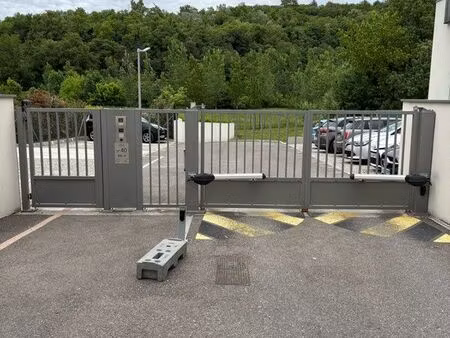 parking rue c.brosse / m.petit