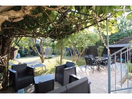 maison 7 pièces  mitoyenne dans rue très calme