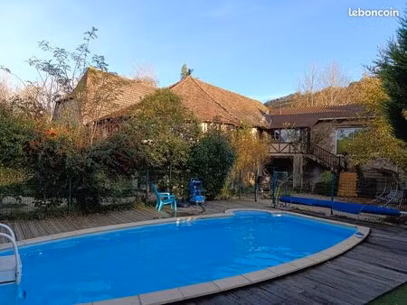 un ensemble de trois charmantes maisons avec potentiel de revenus
