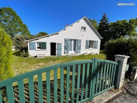 maison à rénover sur grand terrain constructible et divisible à 200 mètres du centre ville