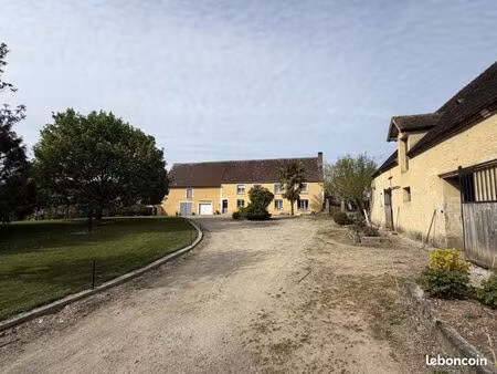 maison 5 pièces 196 m²