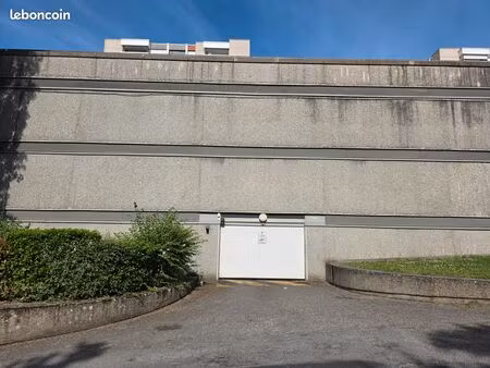 parking montessuy sous la roserai