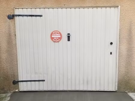 garage 20 20 m2 canet en roussillon (coté port)