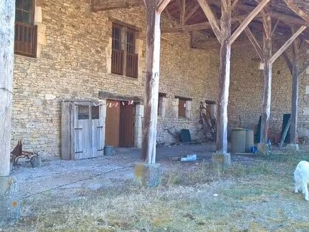 maison en pierre du pays