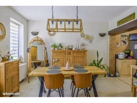 belle maison de ville  semi-individuelle