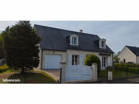 maison lumineuse de 6 pièces avec 4 chambres et salle de jeu  a 5mn du centre de parcay-me
