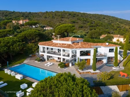 villa de luxe à vendre dans le quartier les bouteillers