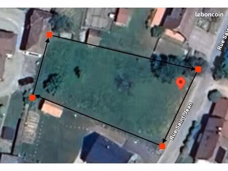 terrain constructible en coeur de village - 10 43 ares
