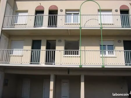 a louer studio 16 m2 avec place de parking privative