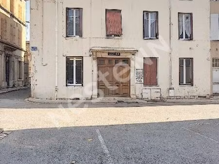 immeuble 10 pièces 240 m²