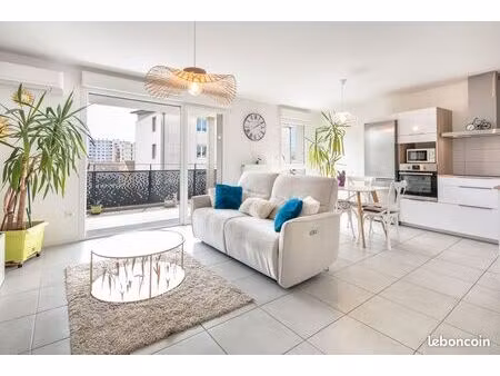 à vendre – superbe t3 avec terrasse dans résidence récente