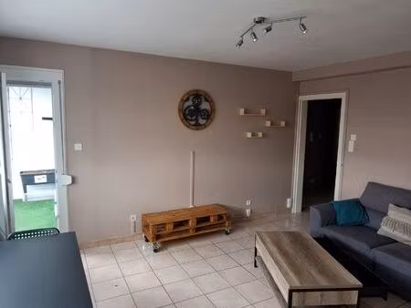 beau t2 meublé avec balcon/garage