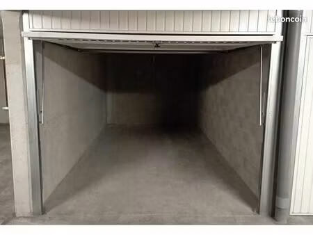 garage box fermé 14m2