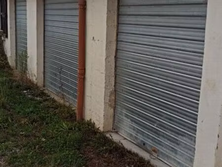 garage 15 m2 et parking a chaumont